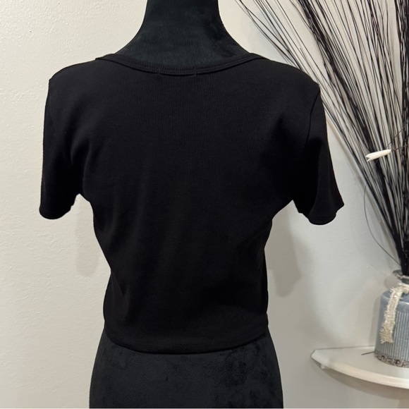 Bozzolo Black Chic and Sleek Minimalist crop Top - Junior Size Large - Picture 5 of 10